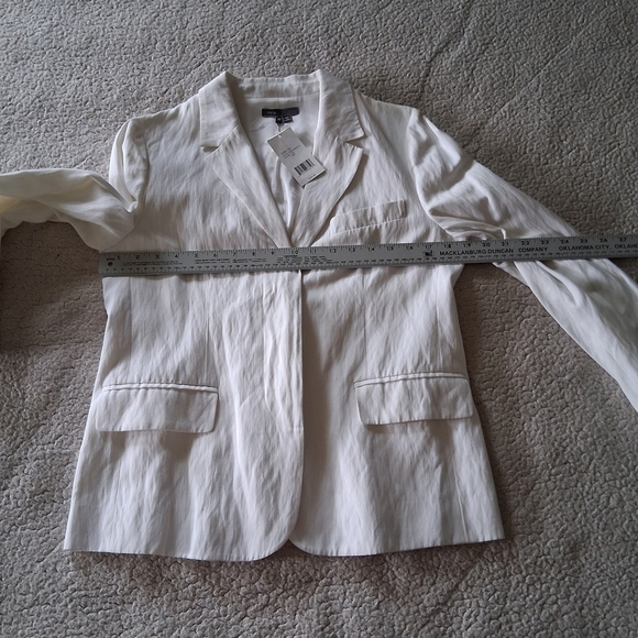 Vince White Blazer for Work - Picture 4 of 6